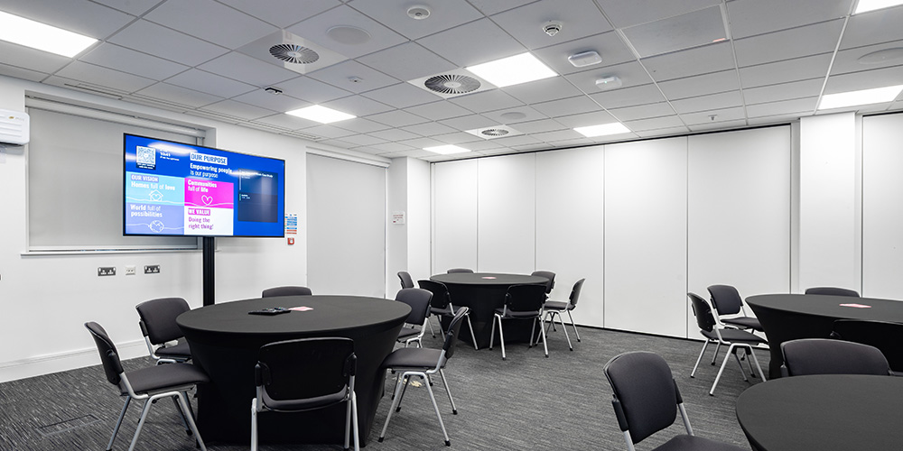 Magenta Living - Divisible Presentation Space in "Closed Mode"