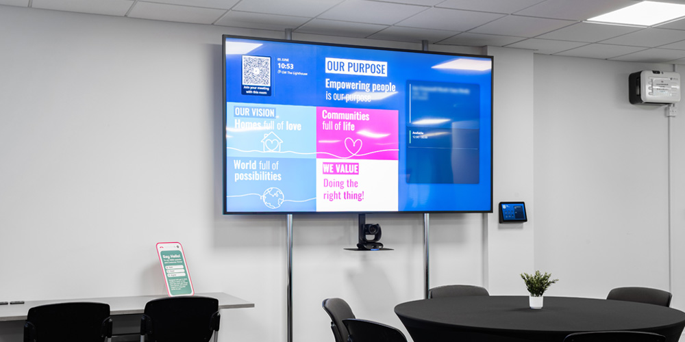 Magenta Living - Large Format Sony Display