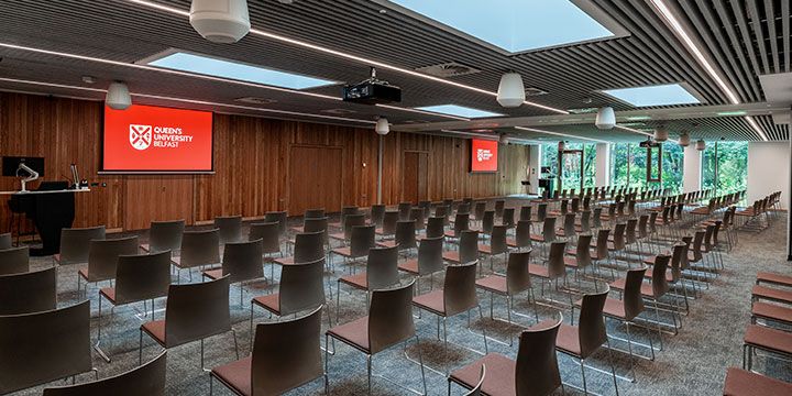 Queen’s Business School delivers a series of flexible spaces for an enhanced learning experience